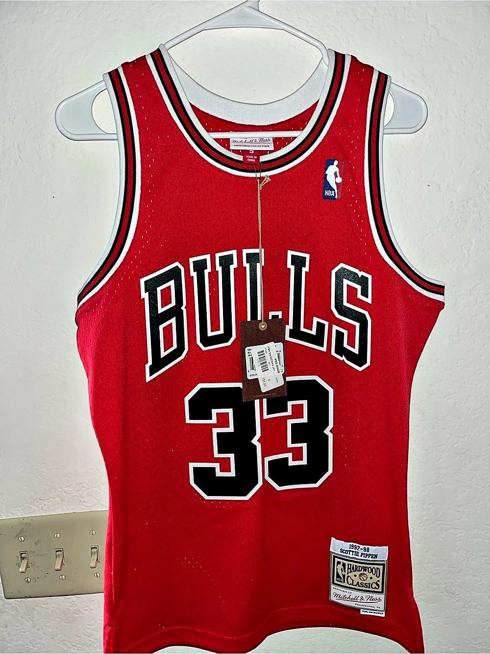 Mitchell & Ness 1987-98 Scottie Pippen Swingman Jersey Red Small